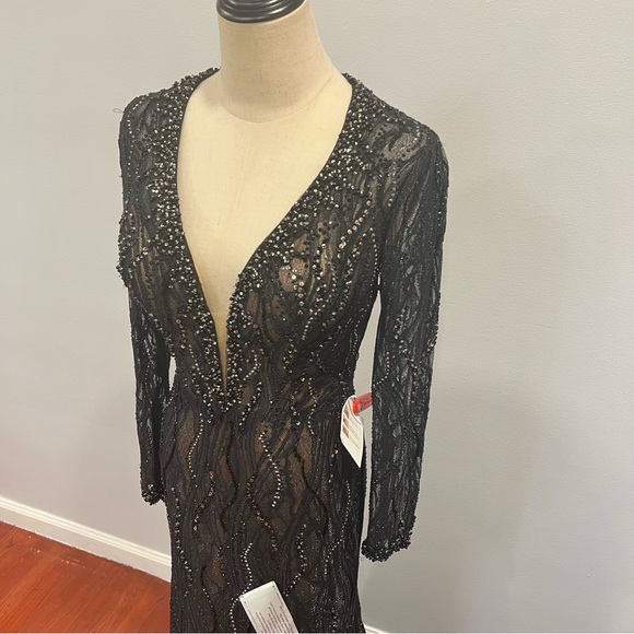 MAC DUGGAL Black Beaded Zippered Sheer Lined Long Sleeve V Neck Mermaid Gown - Picture 9 of 17